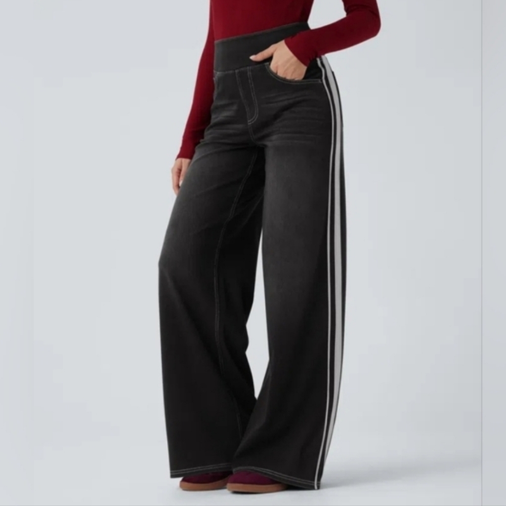 NWT Halara Flex High Waisted Stripe Wide Leg Flowy Washed Casual Jeans Size MR